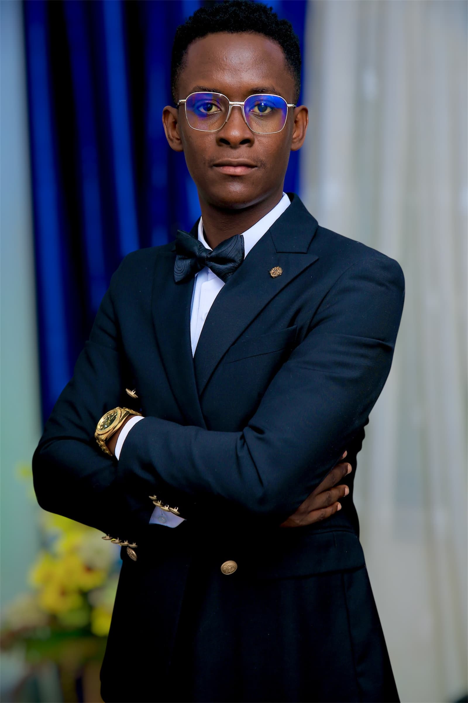 Michael, fondateur d'Eazysell, dans son bureau à Abidjan